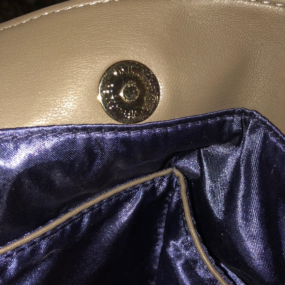 Handbag - Picture 7 of 8